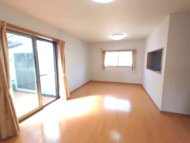 大網白里市ながた野2　中古戸建の居間・リビング|平成23年4月築 都市ガス上下水 駐車3台 目の前に公園・ホームセンター JR外房線永田駅徒歩約5分
