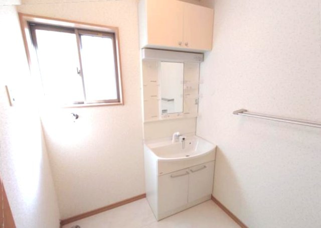 大網白里市ながた野2　中古戸建の独立洗面台|平成23年4月築 都市ガス上下水 駐車3台 目の前に公園・ホームセンター JR外房線永田駅徒歩約5分