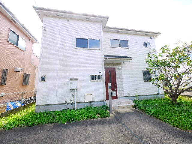 大網白里市ながた野2　中古戸建の外観|平成23年4月築 都市ガス上下水 駐車3台 目の前に公園・ホームセンター JR外房線永田駅徒歩約5分