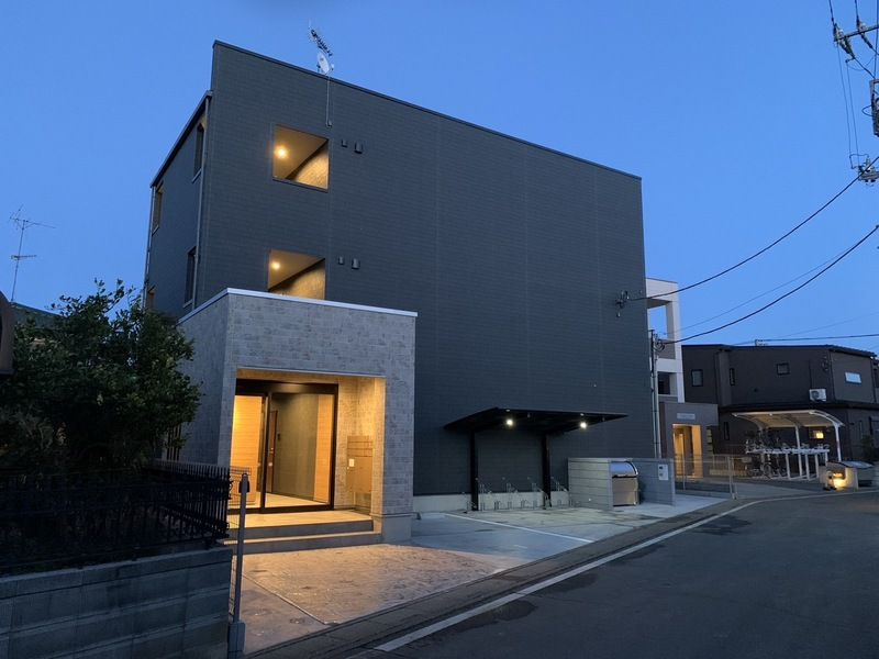グランディオの外観