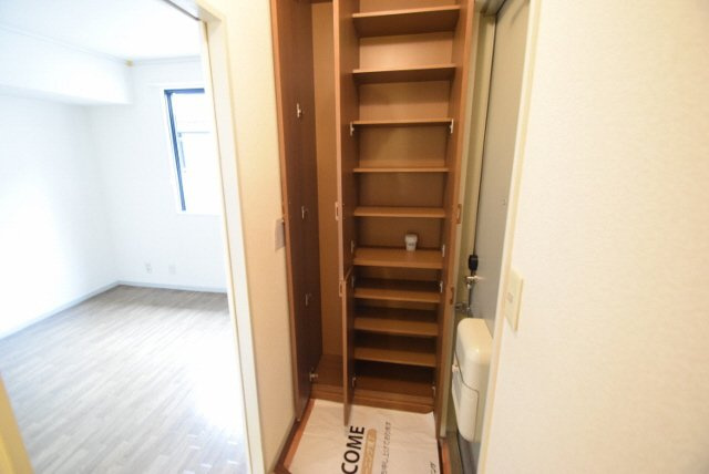 セジュールユアサＢの玄関|下駄箱付