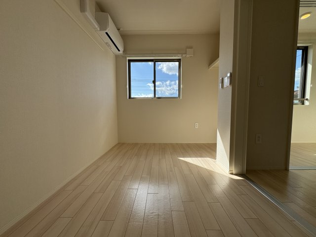 シャインヒルズK＆Kの子供部屋|南側洋室