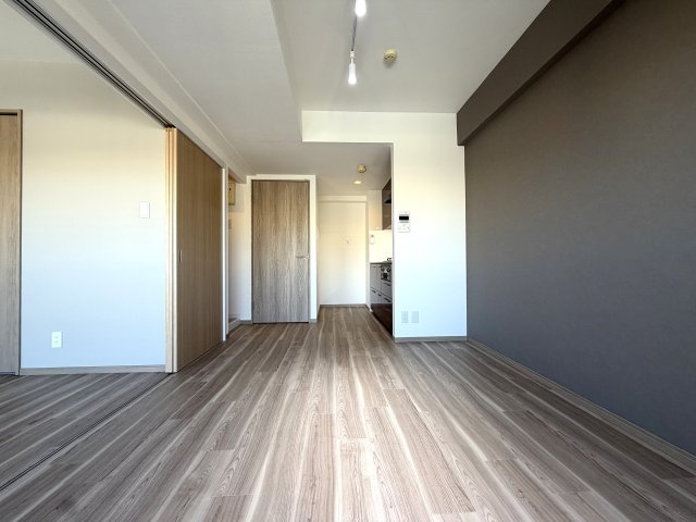 駅徒歩７分！道中にはスーパーもドンキもあってお買い物には困りません！3階エントランスなので実質２階！な【リノベ／スターホームズ二俣川VIII】の居間・リビング|おしゃれなリビングです