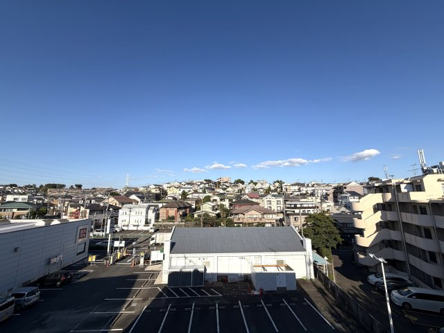 駅徒歩７分！道中にはスーパーもドンキもあってお買い物には困りません！3階エントランスなので実質２階！な【リノベ／スターホームズ二俣川VIII】の展望