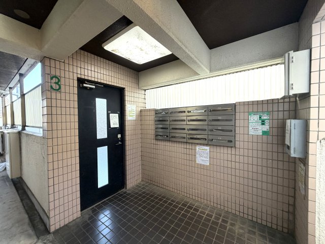 駅徒歩７分！道中にはスーパーもドンキもあってお買い物には困りません！3階エントランスなので実質２階！な【リノベ／スターホームズ二俣川VIII】のその他共用部分