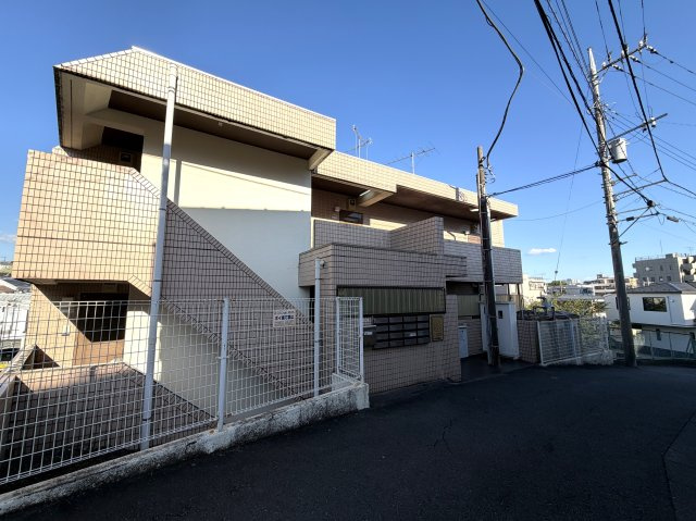駅徒歩７分！道中にはスーパーもドンキもあってお買い物には困りません！3階エントランスなので実質２階！な【リノベ／スターホームズ二俣川VIII】