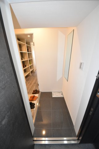 BRAVE松屋町の玄関