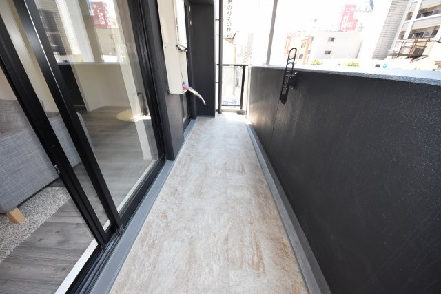 BRAVE松屋町のバルコニー