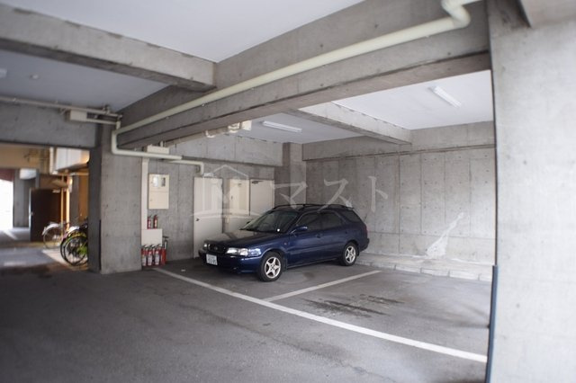 リエス桜川の駐車場