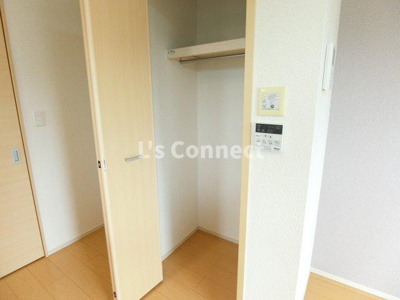 【設備】 | カーサ　アクア | ＬＤＫにもクローゼット付き。