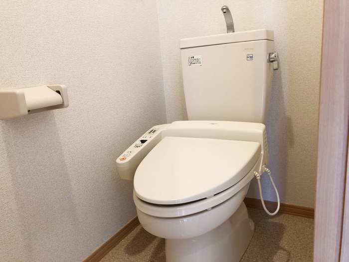 リビングタウン田代外町 D棟のトイレ|嬉しい温水洗浄便座付きです♪