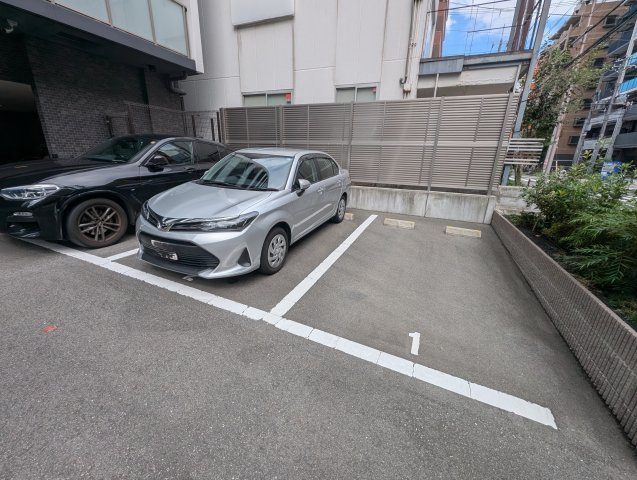 コンフォリア・リヴ新大阪Qの駐車場