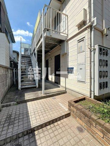 豊島区千早１丁目のアパートのエントランス