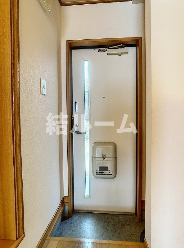 豊島区千早１丁目のアパートの玄関