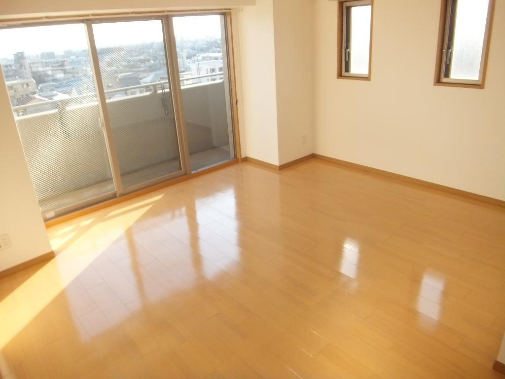 名古屋市瑞穂区彌富通２丁目の賃貸マンションの居間・リビング