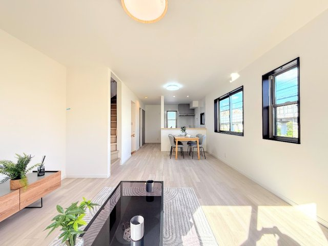 戸塚区矢部町　中古戸建て　第３の居間・リビング|◆リフォーム済みでのお引渡しなので、即ご入居可能です。家具の配置や色など決めやすくスムーズにお引越しできます。(家具はイメージです)