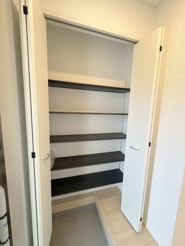 三郷市彦糸1丁目　全7棟　新築戸建　7号棟の収納|家族分の靴をしっかり収納できるシューズクローク