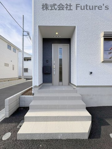 三郷市彦糸1丁目　全7棟　新築戸建　7号棟のエントランス|玄関アプローチ