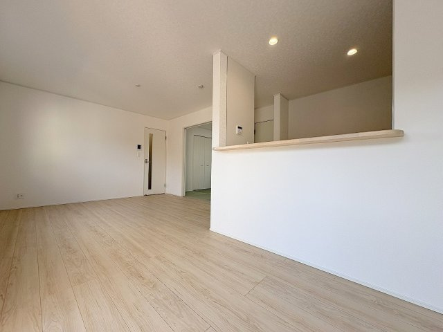 三郷市彦糸1丁目　全7棟　新築戸建　7号棟の居間・リビング|家族団らんで過ごすリビングは16帖の広さを確保