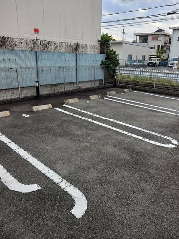 エリシオン・レジデンスの駐車場