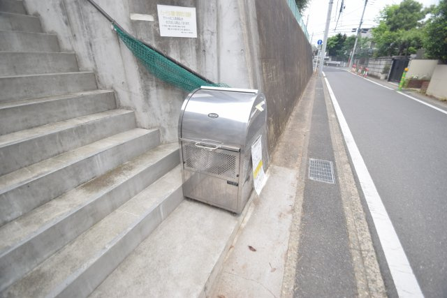 ビューテラス2番館のその他共用部分|ゴミ置き場があります