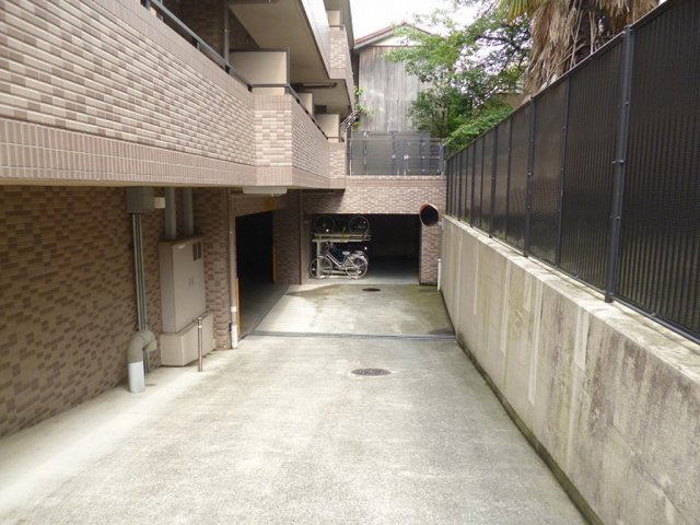 【駐車場】 | サンライズコスモスⅢ地下駐車場