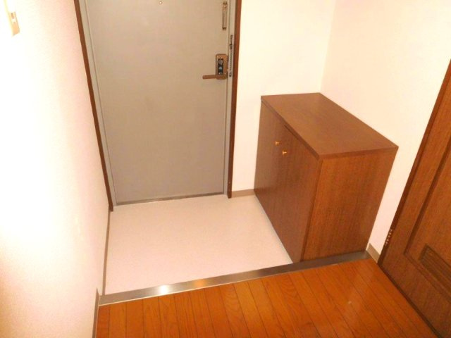 クレセント・オークスの玄関