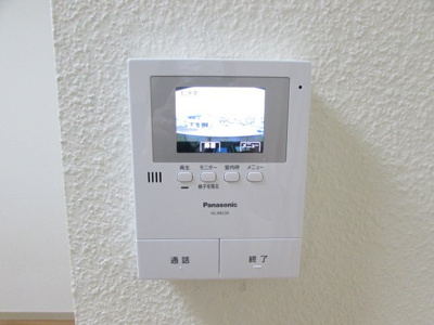 【セキュリティ】 | グランデソーニョA棟 | ネット通販を多く利用する方はモニター付きのドアホンがあると安心ですね。