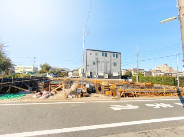【外観】 | 【仲介手数料が１００万円ＯＦＦ！】■子供が多い公園が目の前■全棟１１４平米超■ＺＥＨ住宅 | 諸費用１００万円ＯＦＦ！
決算キャンペーン中！
家計応援サービスの限界に挑戦中！
■全棟１１４平米超
■４ＬＤＫ
■南道路×東道路
■子供が多い公園が目の前
■耐震など６項目で最高評価
■ＺＥＨ水準