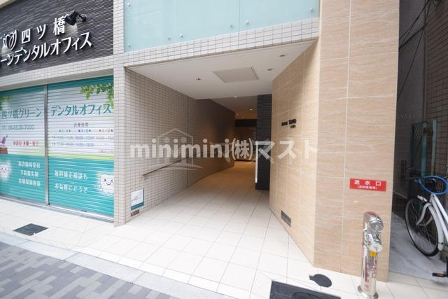 大阪市西区北堀江１丁目の賃貸マンションのエントランス