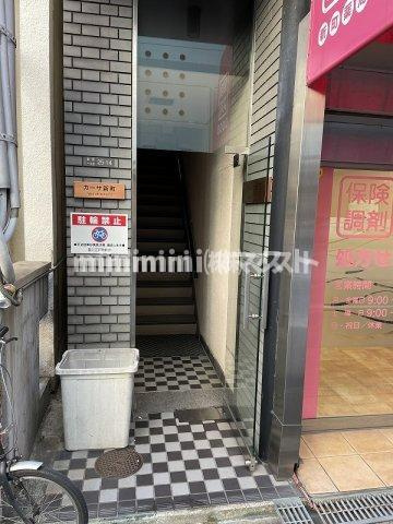 大阪市西区新町１丁目の賃貸マンションのエントランス