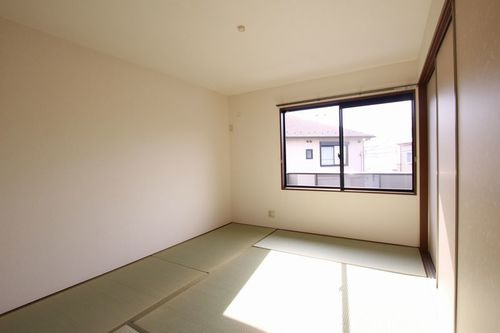 SHM フォレストビューラー参番館|和室6畳　1.7間ほどの押入れ付き