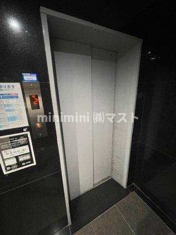 大阪市港区市岡元町２丁目の賃貸マンションの玄関