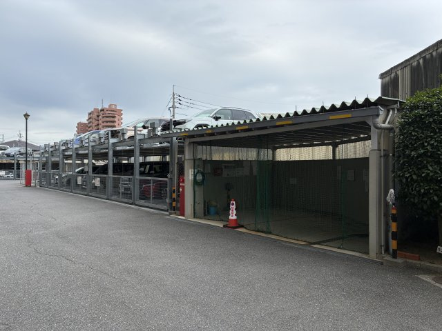 ファミール祇園長束の駐車場|ごみ置き場は清潔に保たれています。