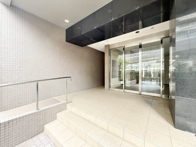 Sunny 　Court Meiwaのエントランス
