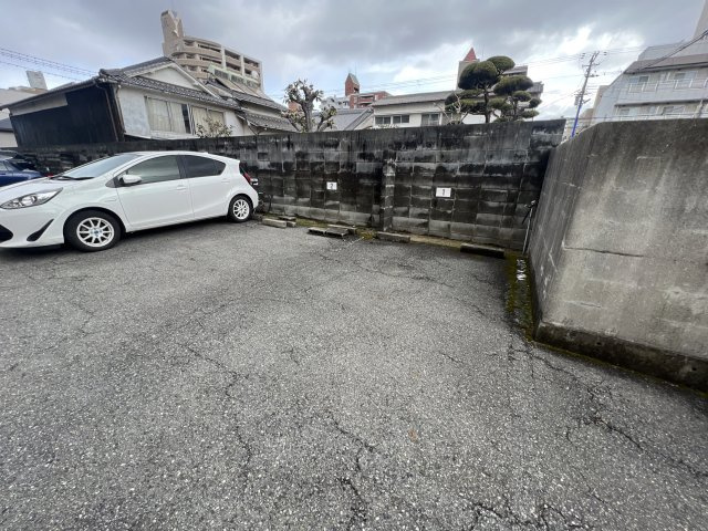ル・マンド東延末の駐車場