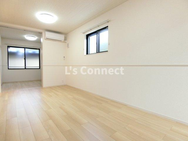 【居間・リビング】 | シエル　ソレイユ | 角部屋で２面に窓があります。