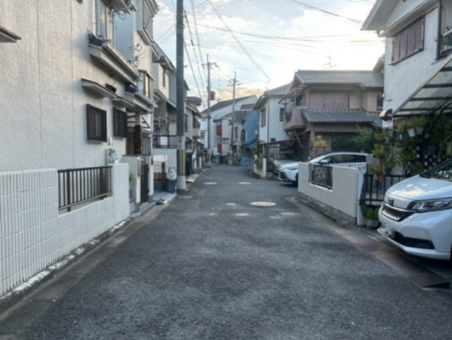 枚方市交北1丁目の前面道路含む現地写真