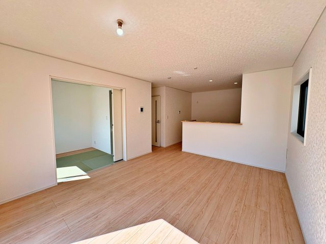 《仲介手数料半額》上尾市領家　全12棟　8号棟の居間・リビング|LDK15.5帖