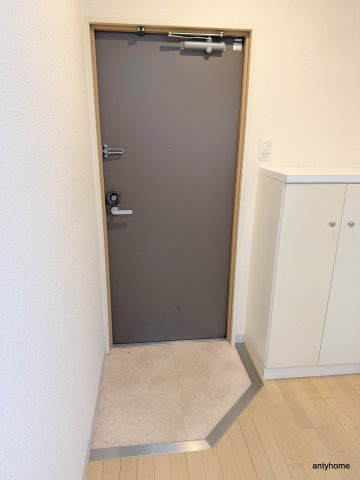 JUNWAⅢ　仲介手数料無料の玄関