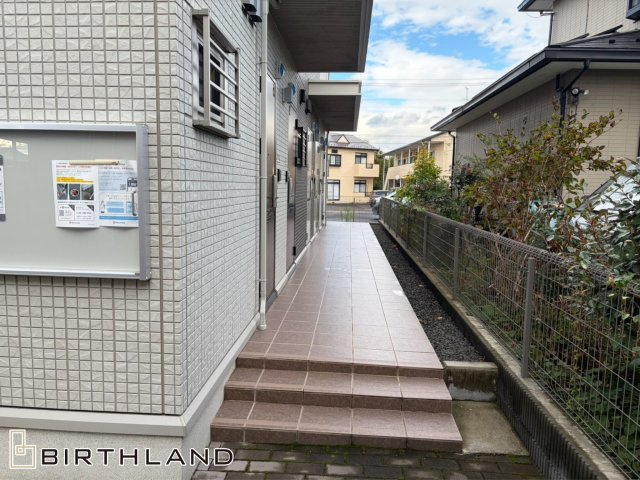 ※家賃保証付き築5年　年間想定賃料352.6万円　想定利回り6.09％の玄関