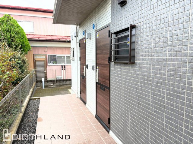 ※家賃保証付き築5年　年間想定賃料352.6万円　想定利回り6.09％の玄関