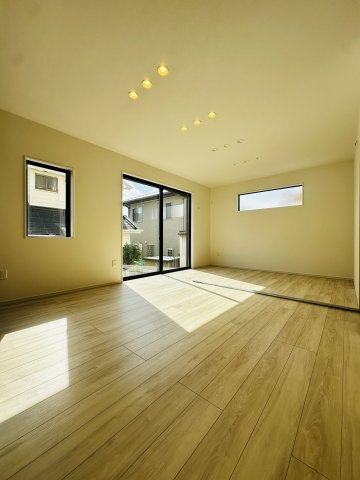 鎌倉市津　新築戸建の居間・リビング