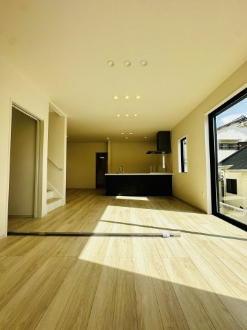 鎌倉市津　新築戸建の居間・リビング