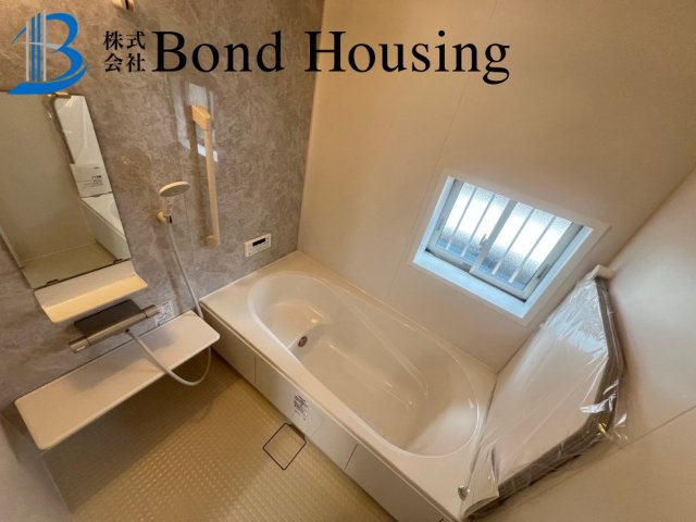 王道の4LDKで使い勝手良好　宮下2丁目　中古戸建　築2年の浴室|※新築当時の写真になります。