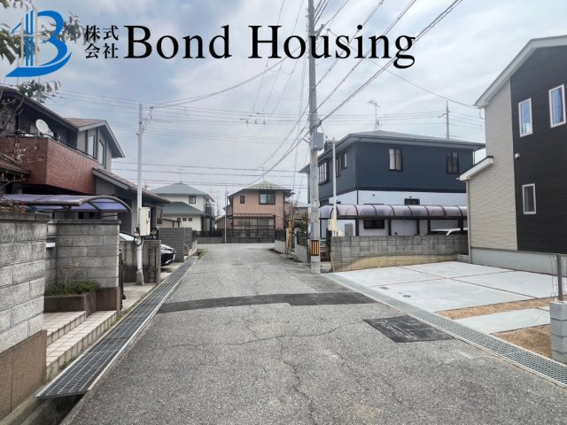 王道の4LDKで使い勝手良好　宮下2丁目　中古戸建　築2年の前面道路含む現地写真|※新築当時の写真になります。