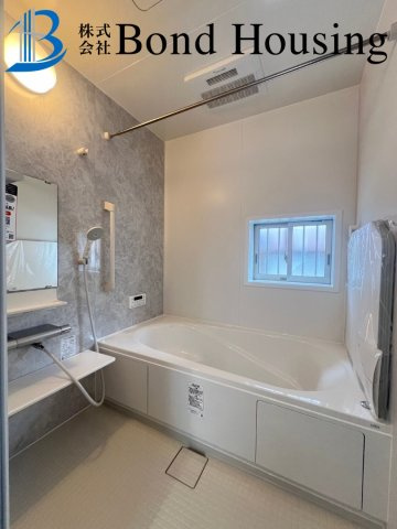 王道の4LDKで使い勝手良好　宮下2丁目　中古戸建　築2年の浴室|※新築当時の写真になります。