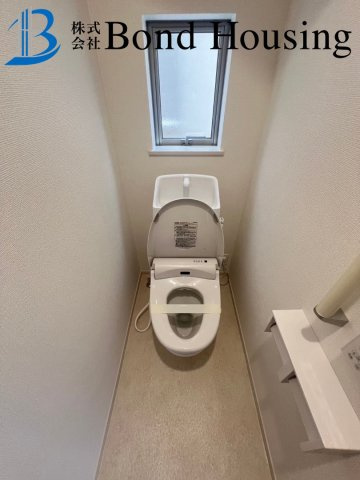 王道の4LDKで使い勝手良好　宮下2丁目　中古戸建　築2年のトイレ|※新築当時の写真になります。
