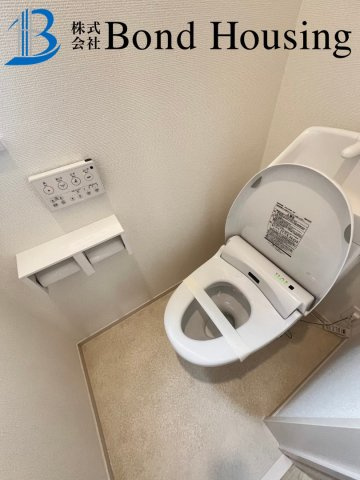 王道の4LDKで使い勝手良好　宮下2丁目　中古戸建　築2年のトイレ|※新築当時の写真になります。