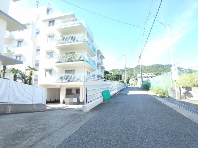 マンションベルビューの周辺|東側前面道路